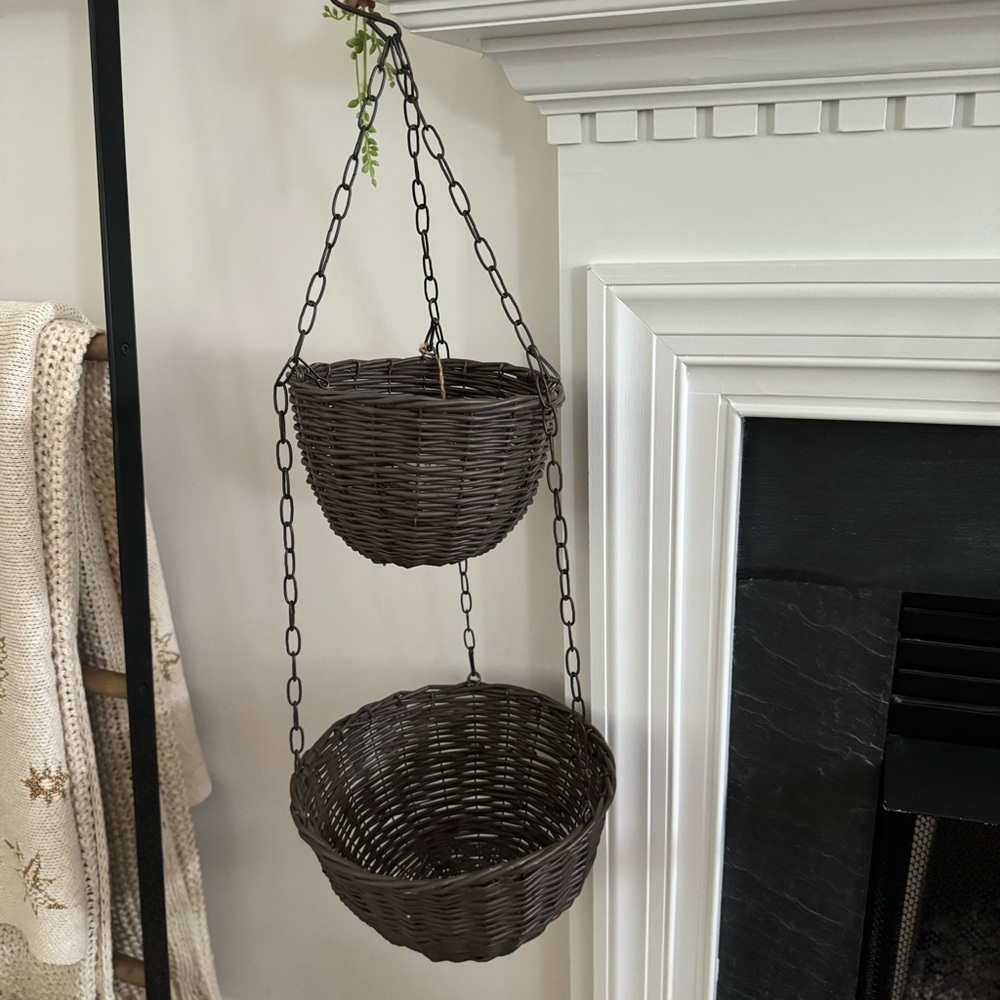 Sur La Table …Madeline ..Hanging Basket / .. 2 here’s… NWT